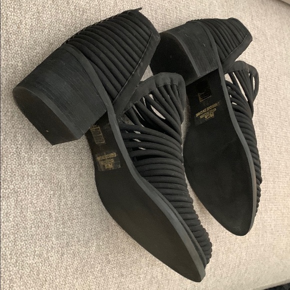 Shoes - Picture 5 of 5